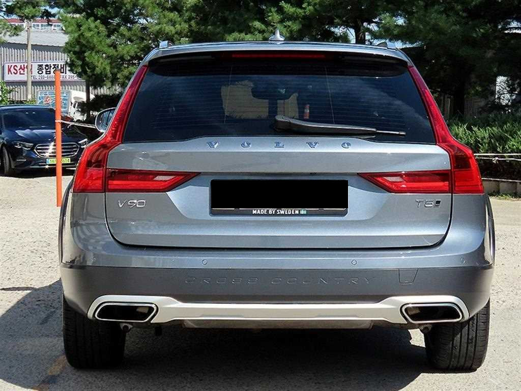 Volvo V90 — photo 04