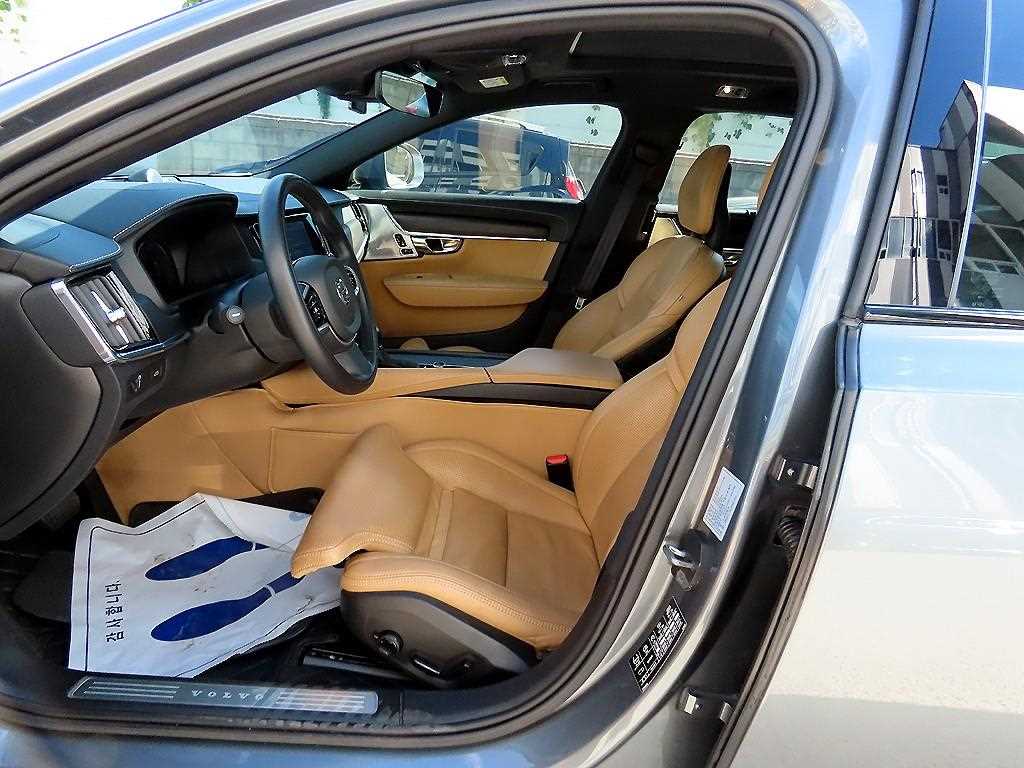 Volvo V90 — photo 05