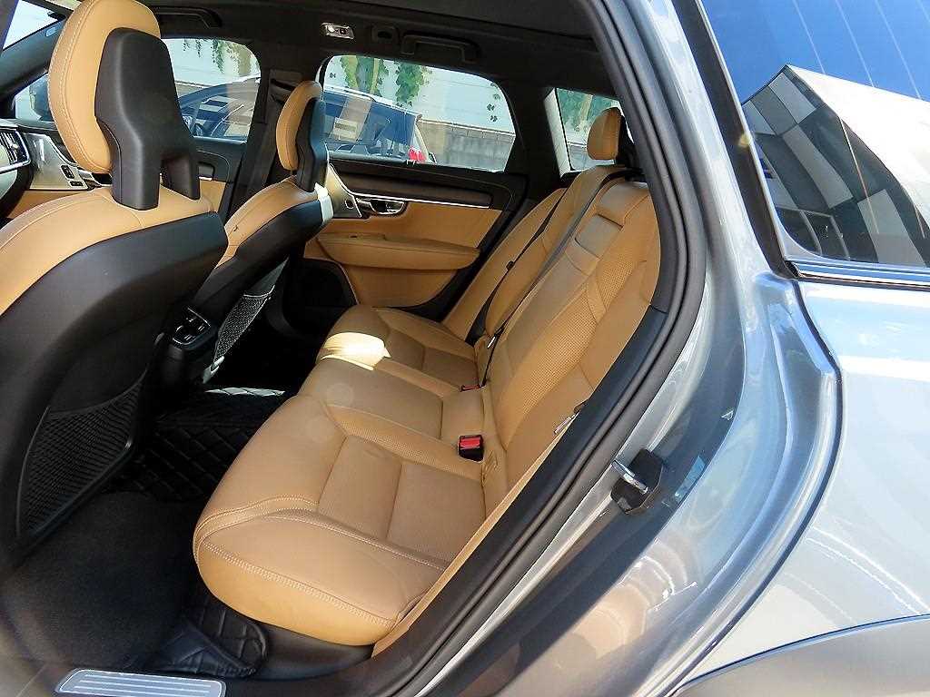 Volvo V90 — photo 06