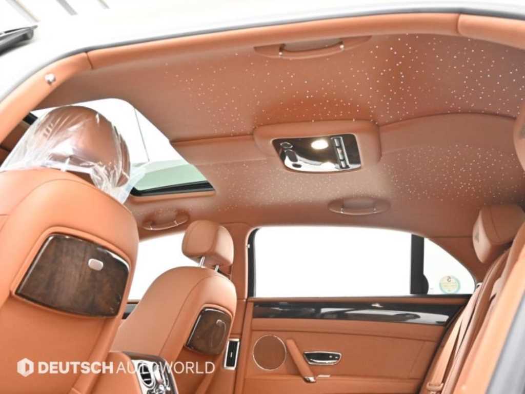 Bentley Flying Spur — photo 18
