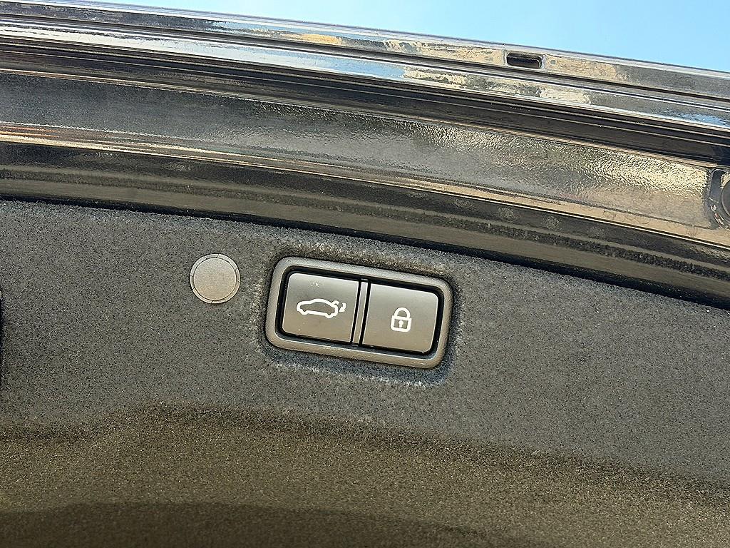 Kia K7 — photo 18