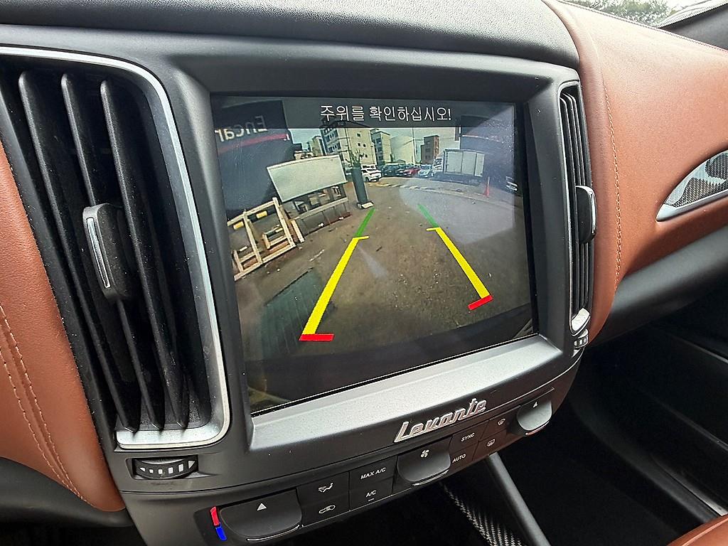 Maserati Levante — photo 15