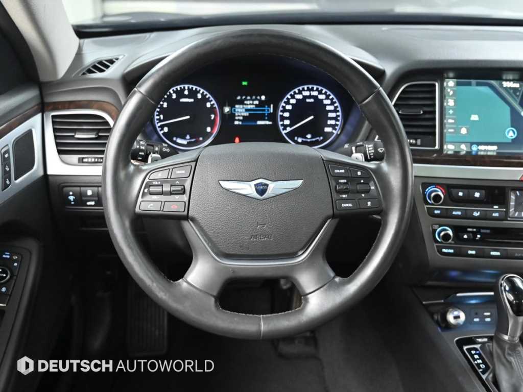 Hyundai Genesis — photo 13