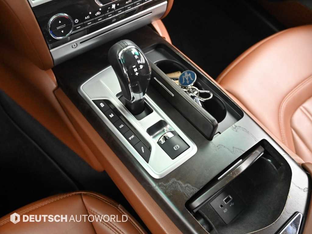 Maserati Quattroporte — photo 09