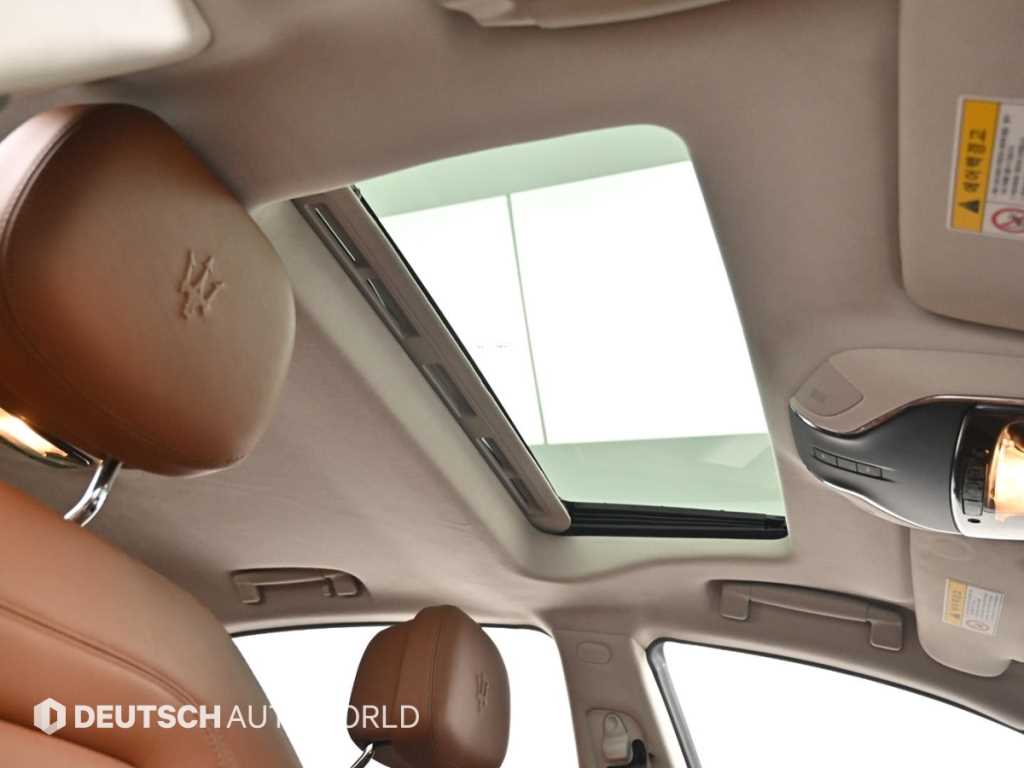 Maserati Quattroporte — photo 18