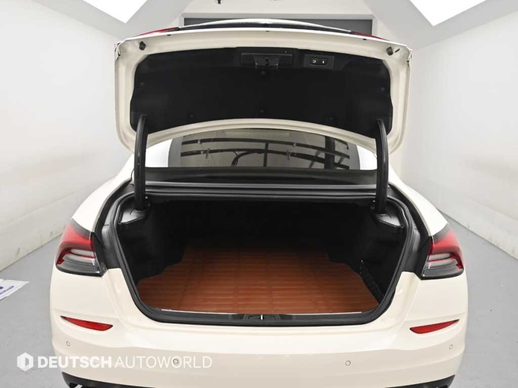 Maserati Quattroporte — photo 19