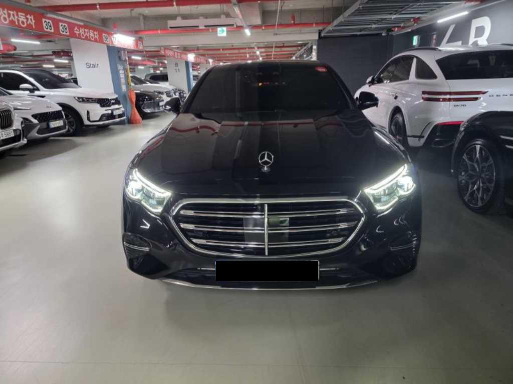 Mercedes-Benz E-Class — photo 01