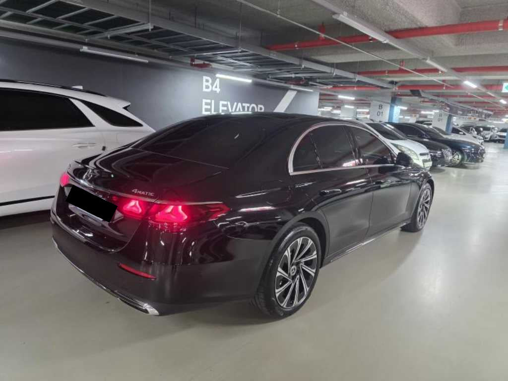 Mercedes-Benz E-Class — photo 04