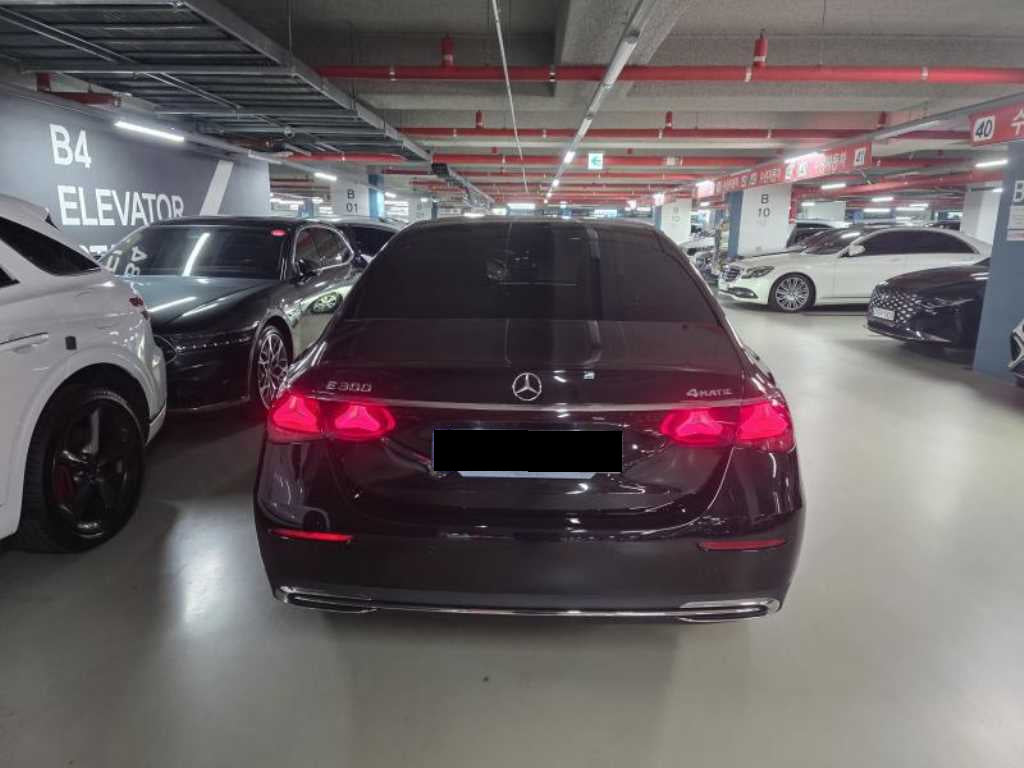 Mercedes-Benz E-Class — photo 05