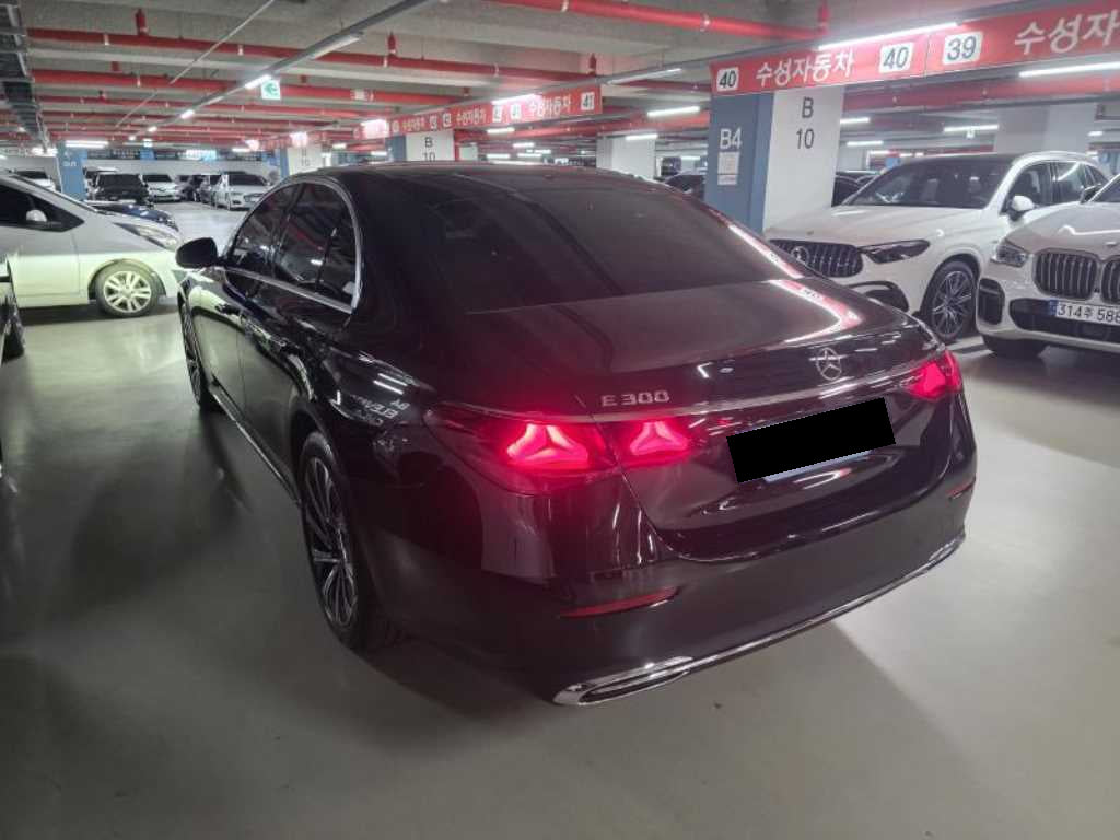 Mercedes-Benz E-Class — photo 06
