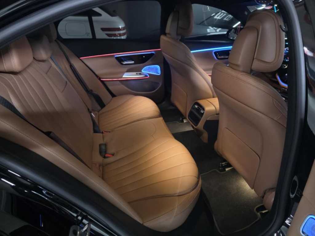 Mercedes-Benz E-Class — photo 10