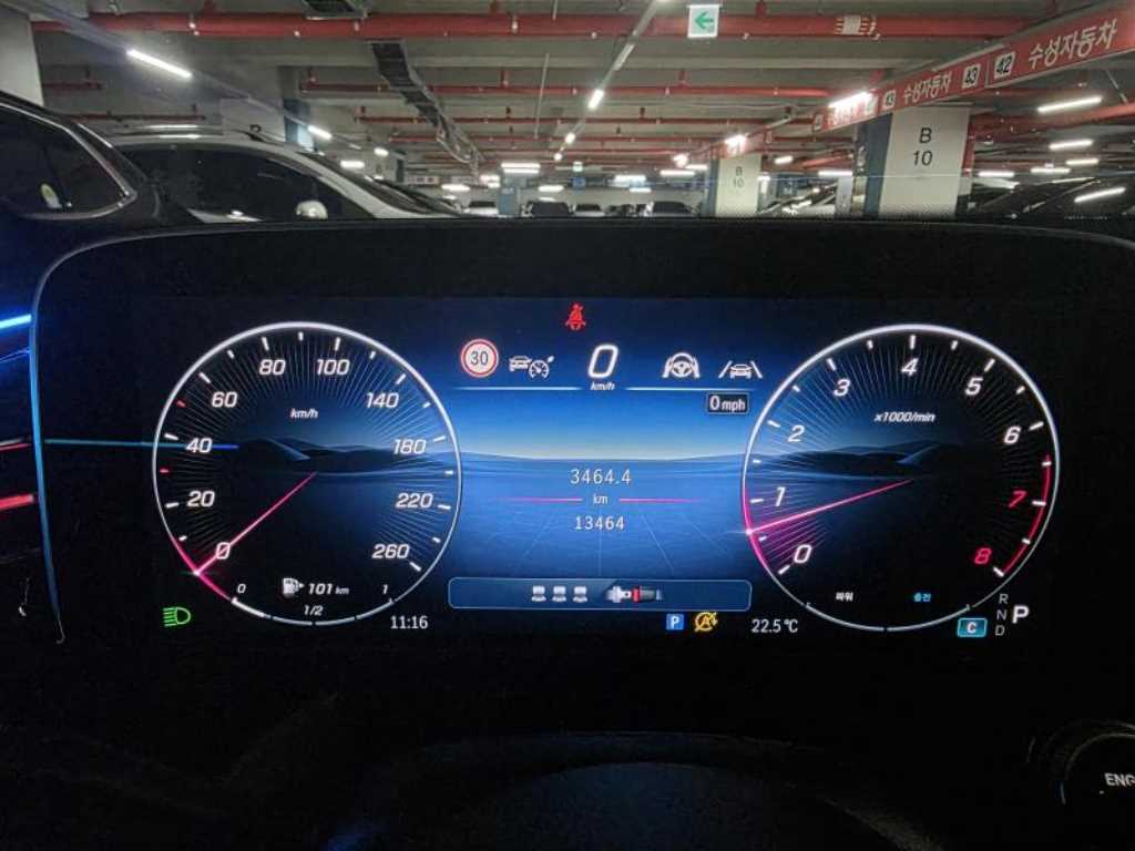 Mercedes-Benz E-Class — photo 17