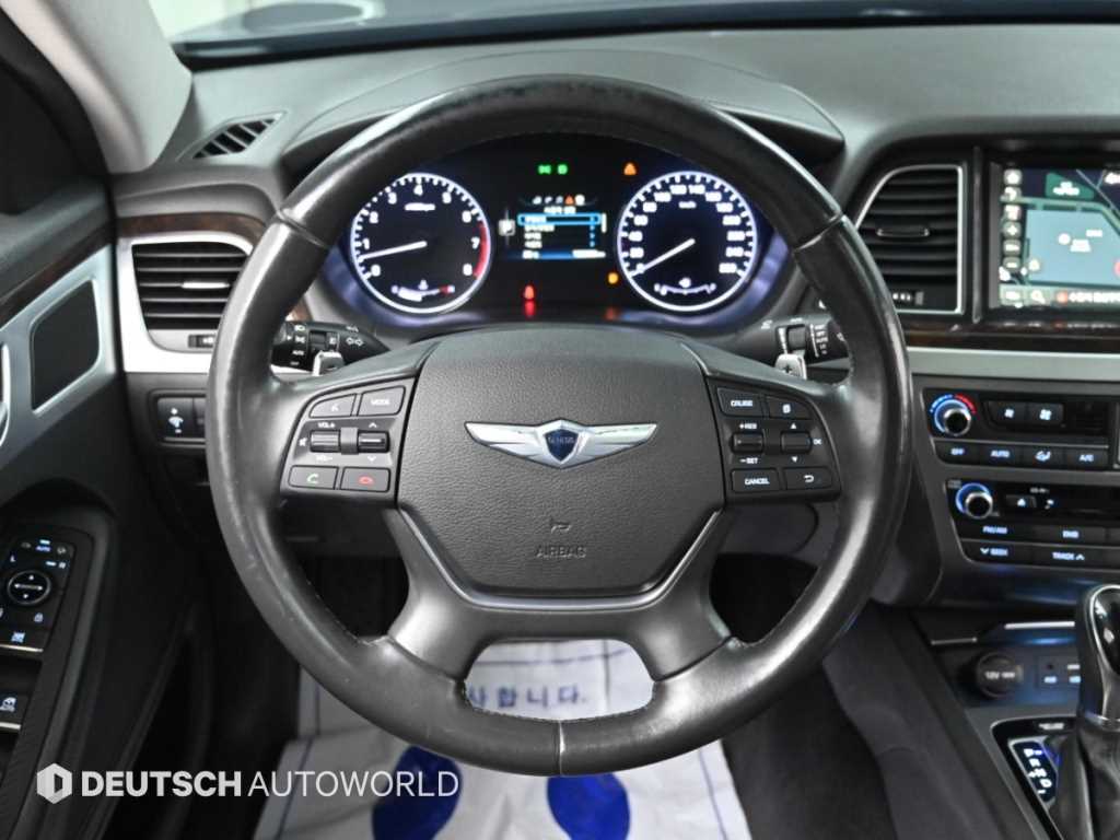 Hyundai Genesis — photo 13