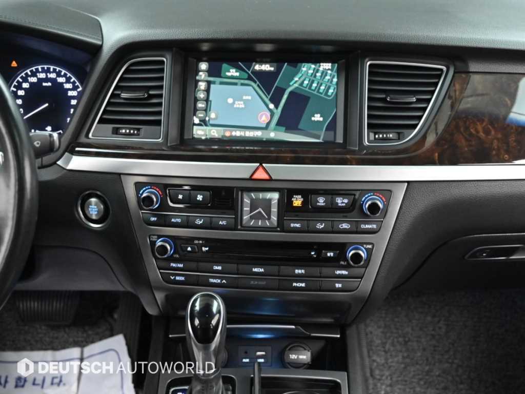 Hyundai Genesis — photo 14