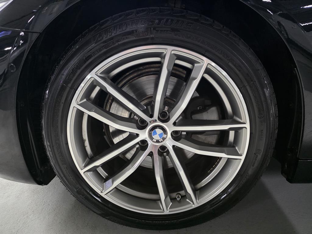 BMW 5-Series — photo 19