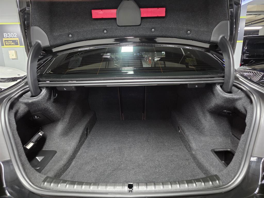 BMW 5-Series — photo 20