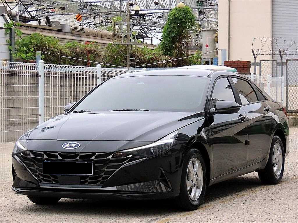 Hyundai Avante — photo 02