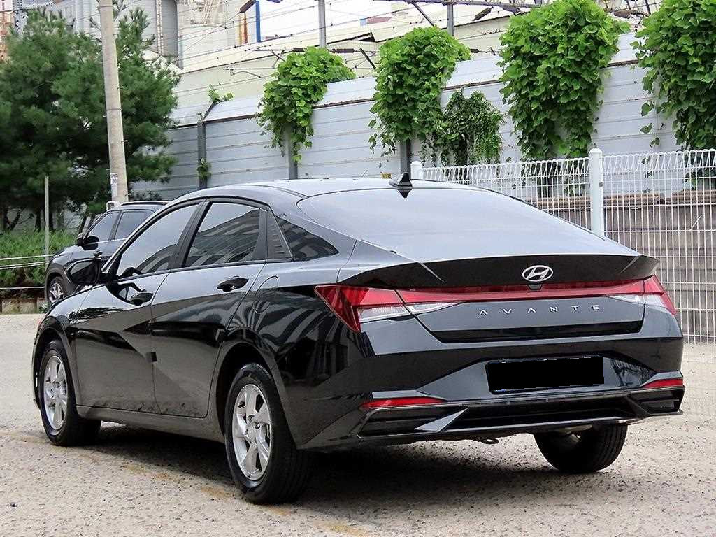 Hyundai Avante — photo 03
