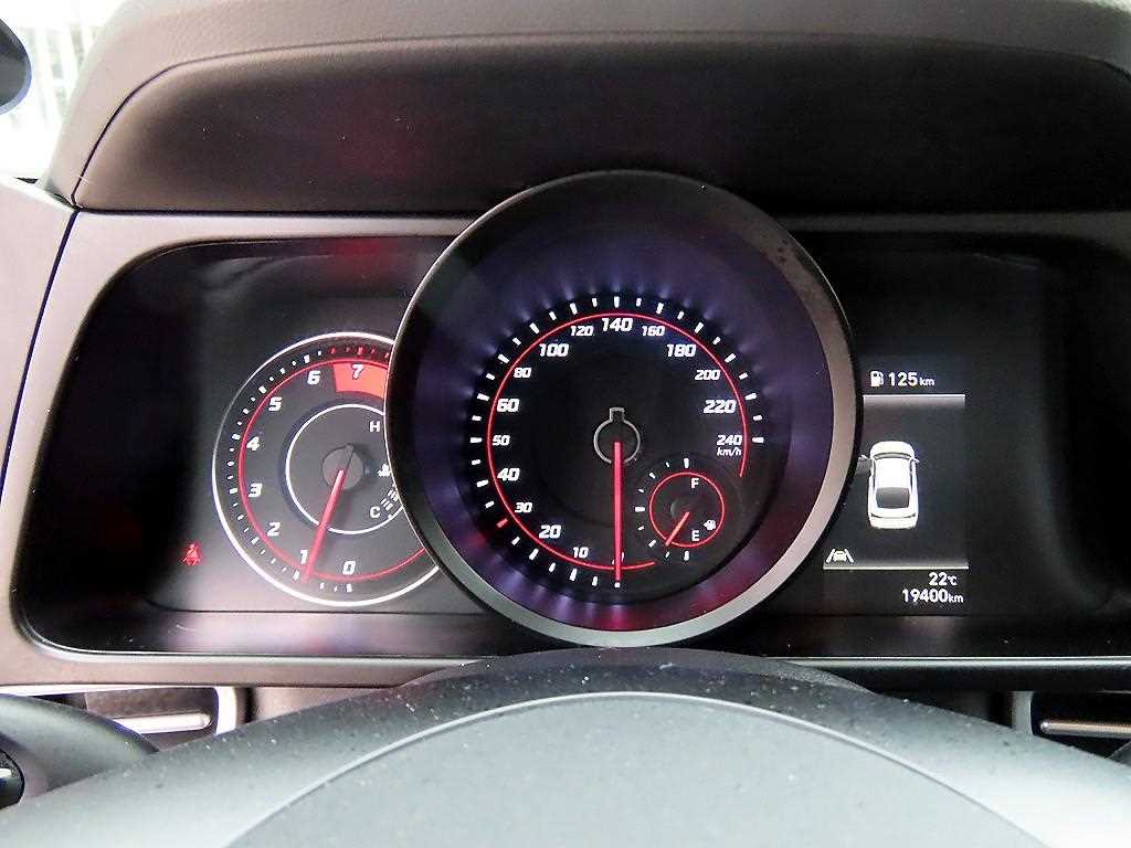 Hyundai Avante — photo 09