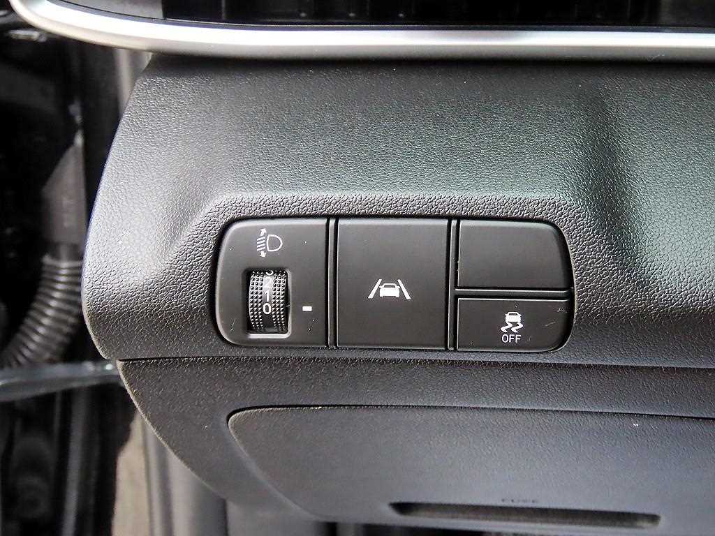Hyundai Avante — photo 12
