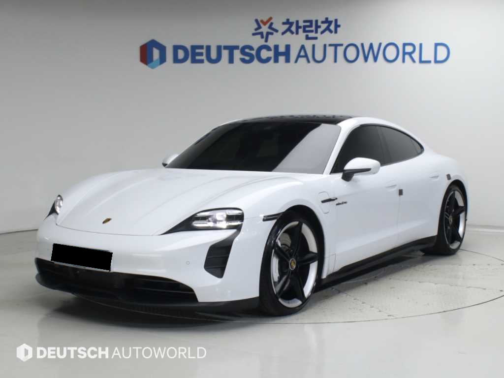Porsche Taycan — photo 01