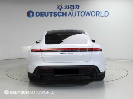Porsche Taycan — photo 04