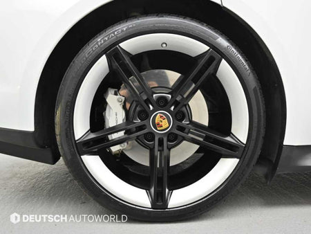 Porsche Taycan — photo 05