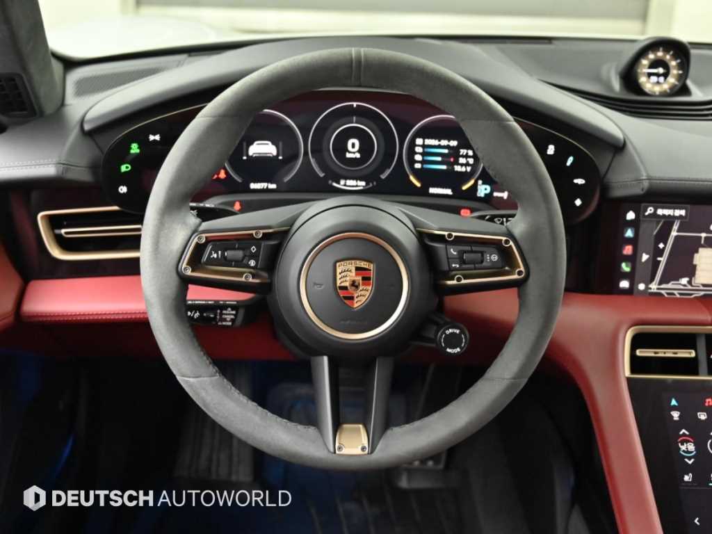 Porsche Taycan — photo 13