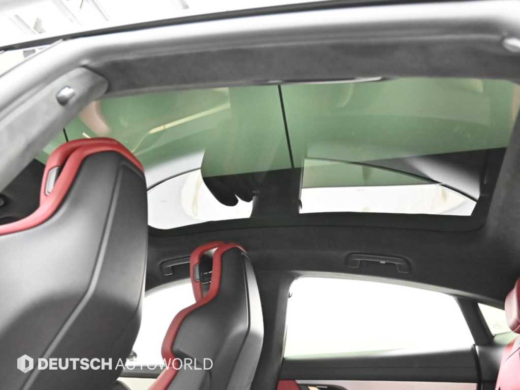 Porsche Taycan — photo 18