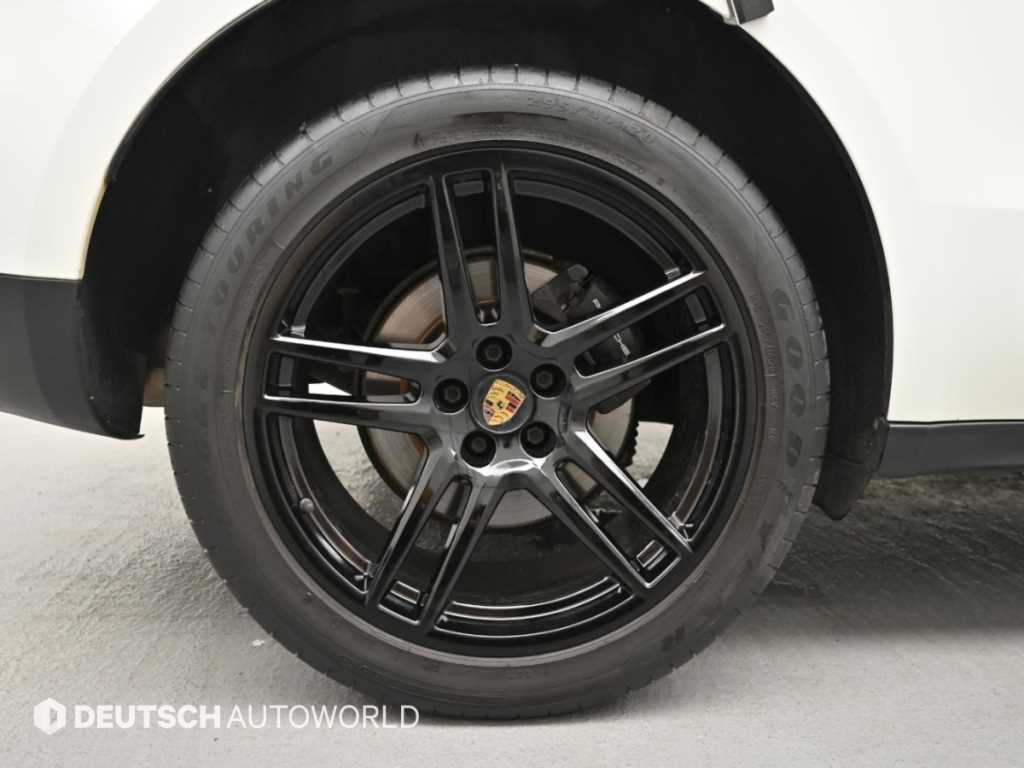 Porsche Macan — photo 05