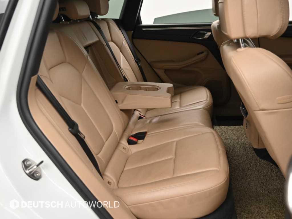 Porsche Macan — photo 12