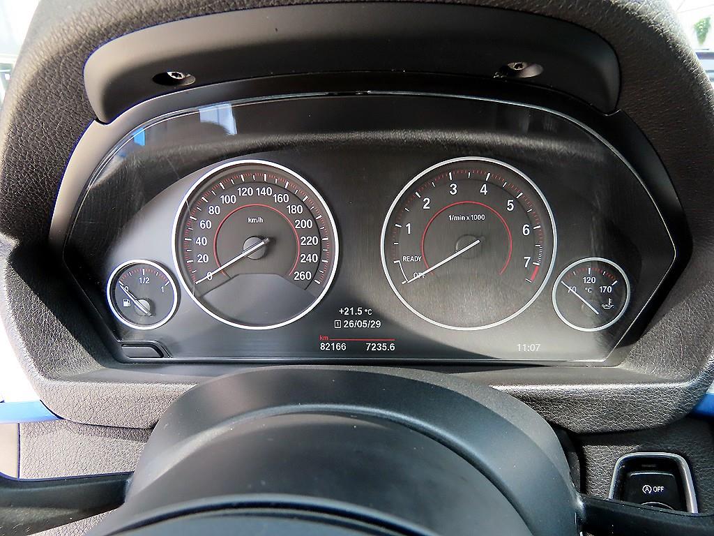 BMW 3-Series — photo 09