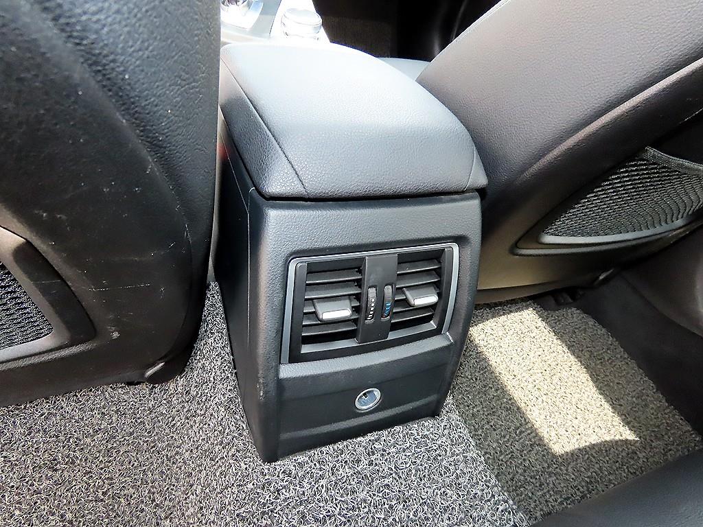 BMW 3-Series — photo 17