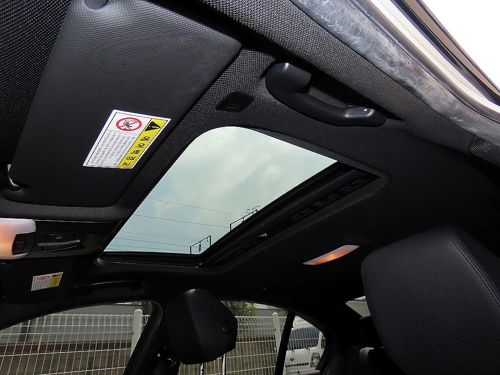 BMW 3-Series — photo 18