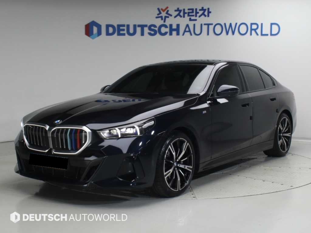BMW 5-Series — photo 01