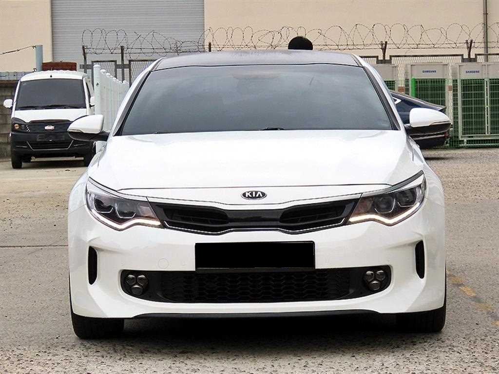 Kia K5 — photo 01