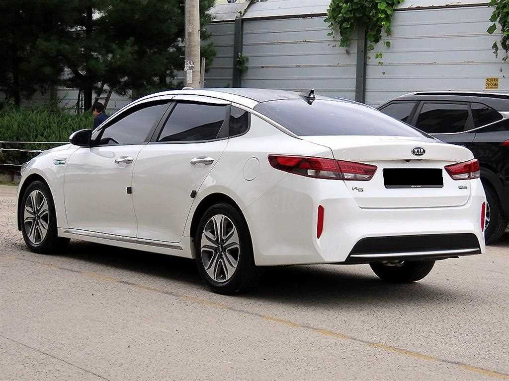 Kia K5 — photo 03