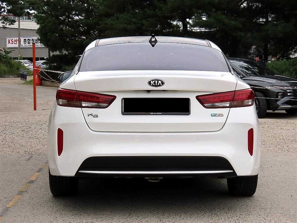 Kia K5 — photo 04