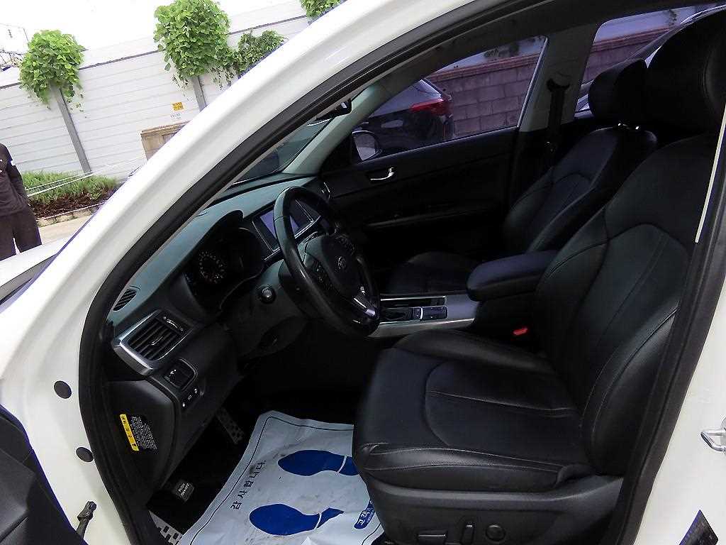 Kia K5 — photo 05