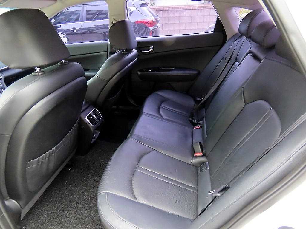 Kia K5 — photo 06
