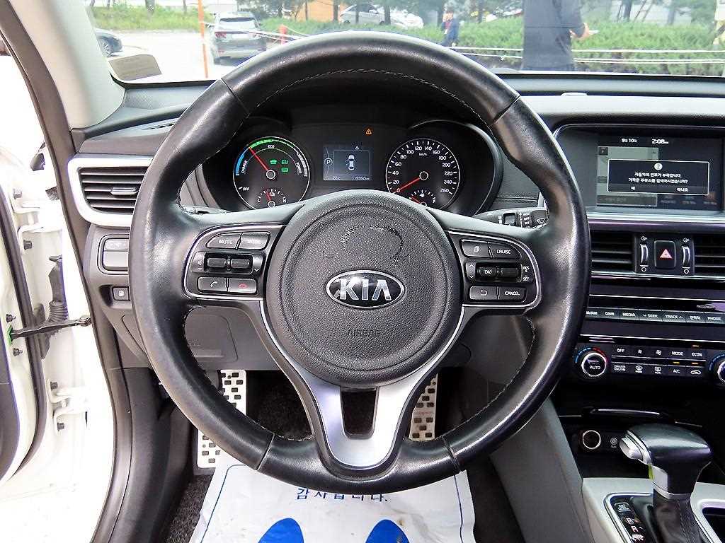 Kia K5 — photo 08