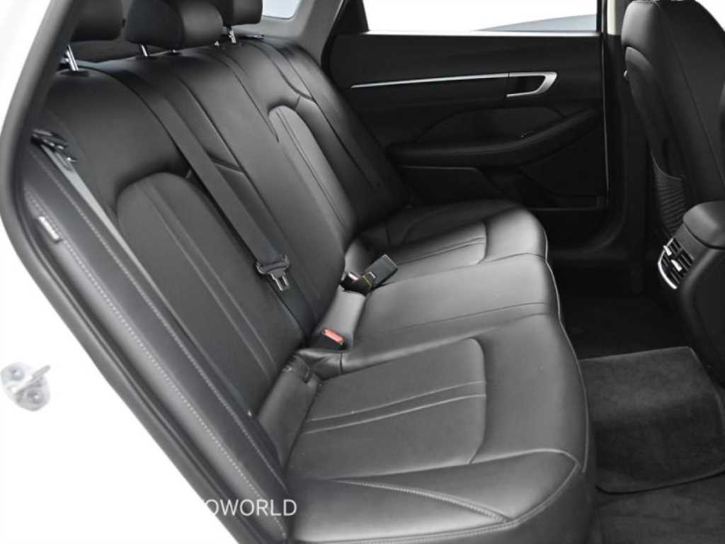Hyundai Sonata — photo 12