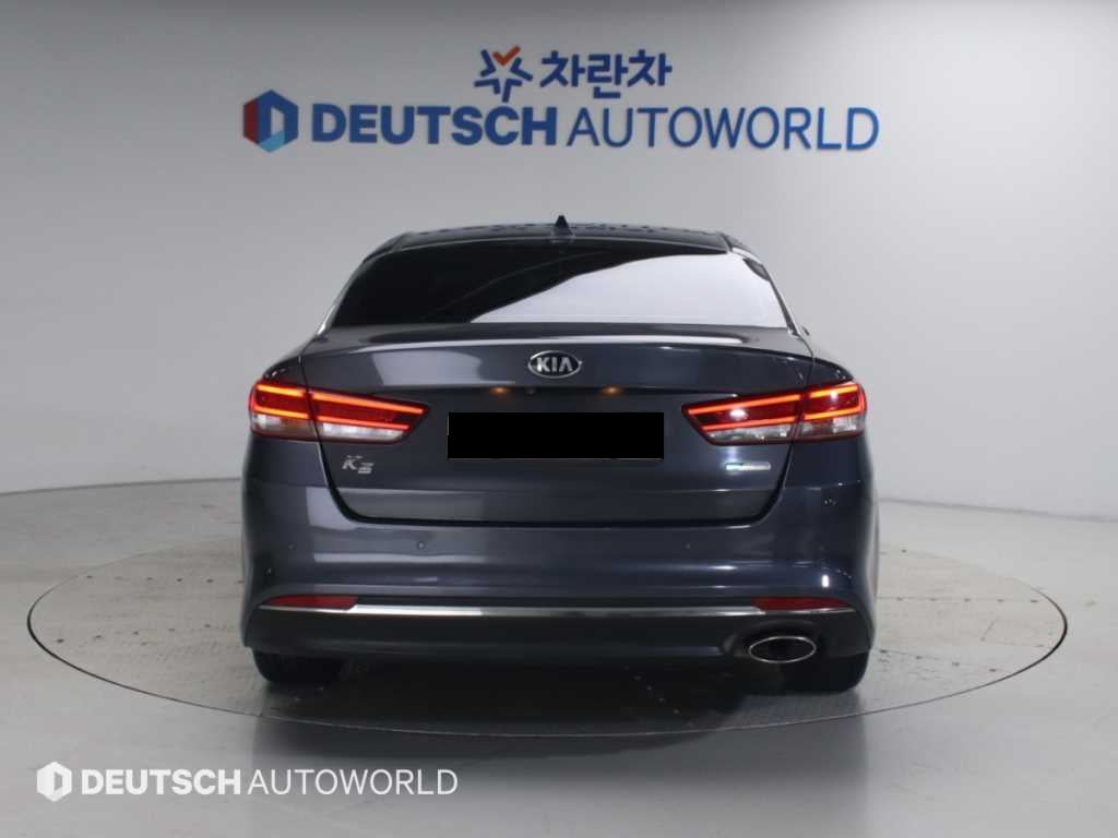 Kia K5 — photo 04