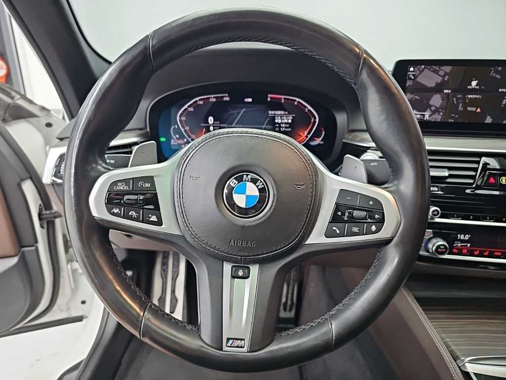 BMW 5-Series — photo 09