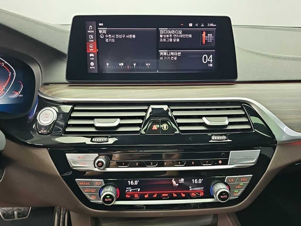 BMW 5-Series — photo 10
