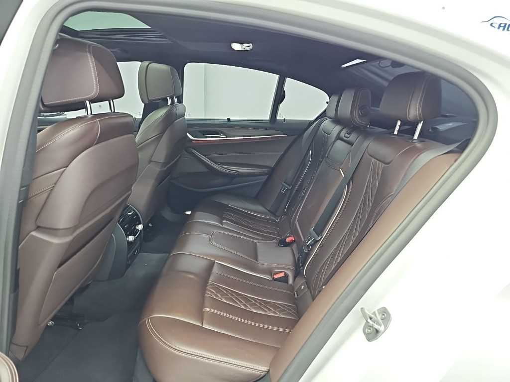 BMW 5-Series — photo 12