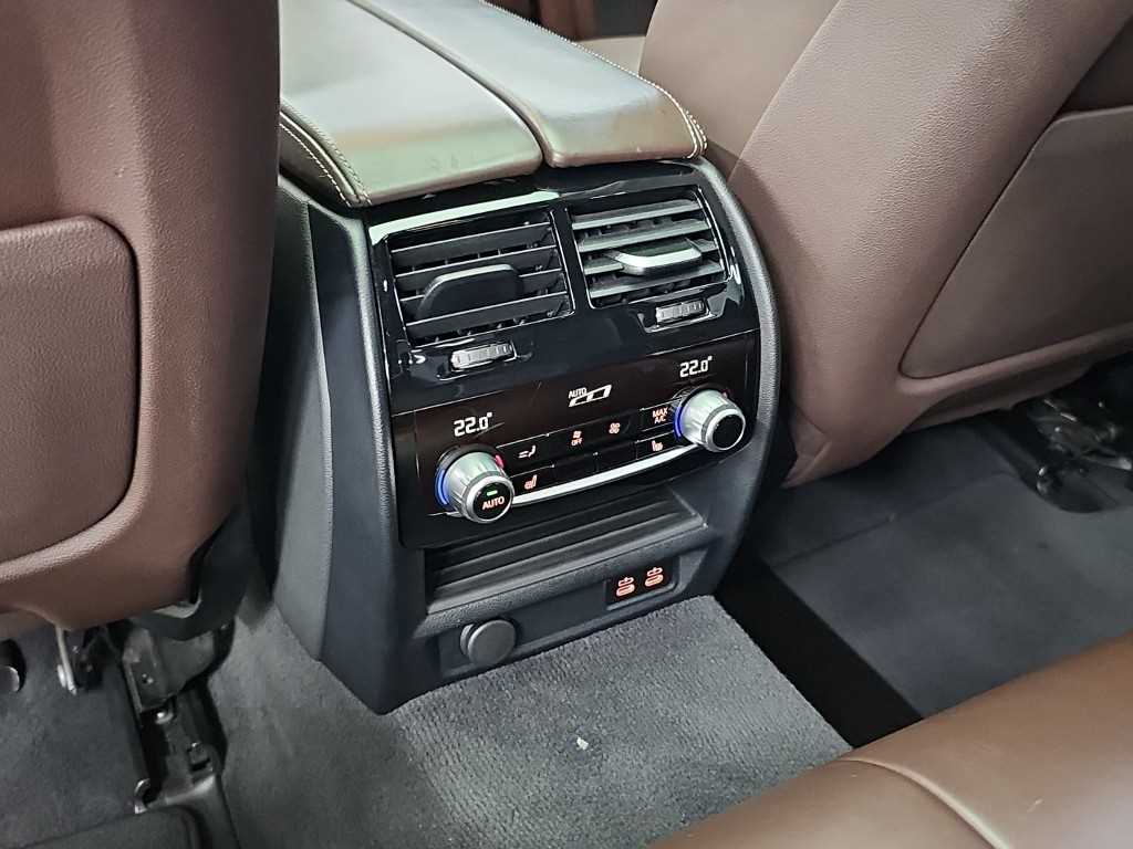 BMW 5-Series — photo 13