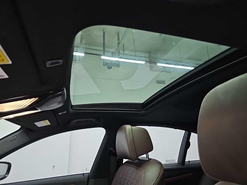 BMW 5-Series — photo 14
