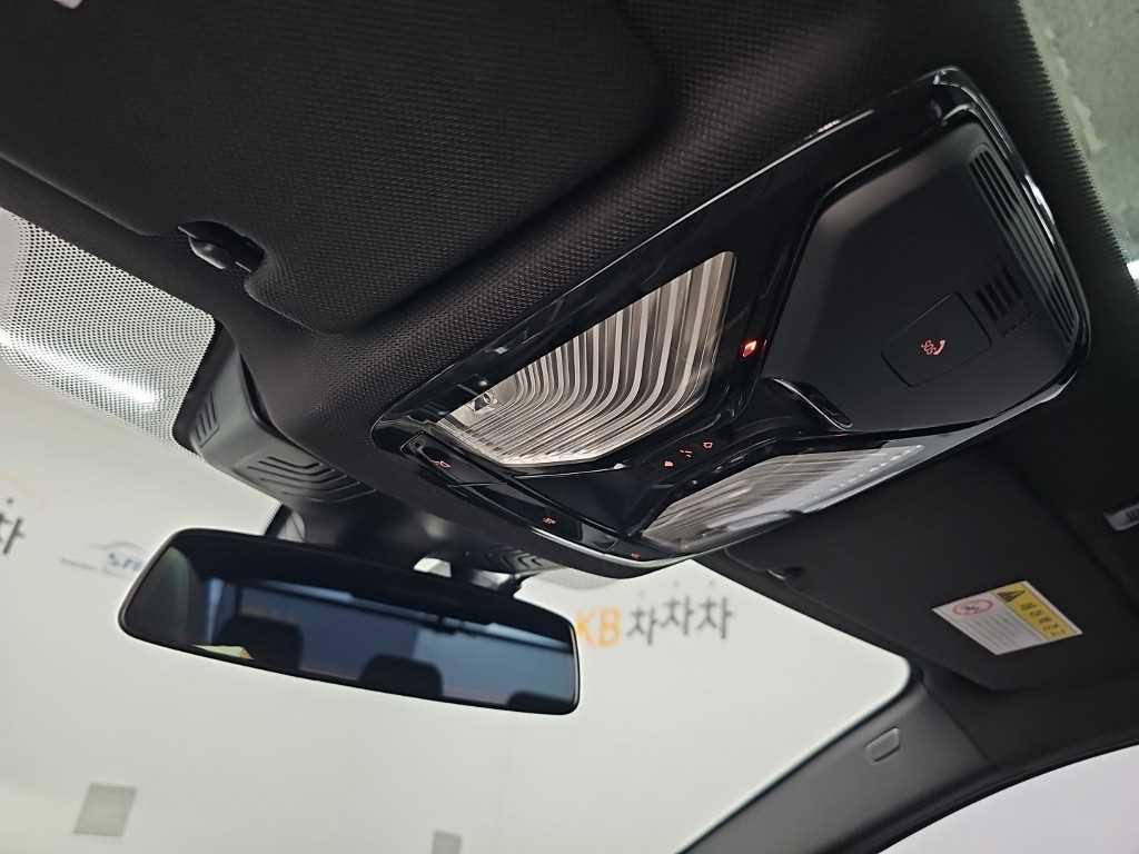 BMW 5-Series — photo 17