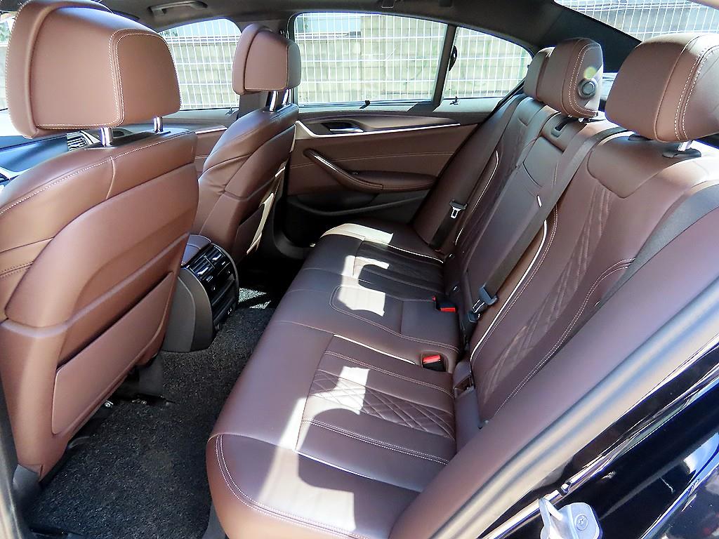 BMW 5-Series — photo 06